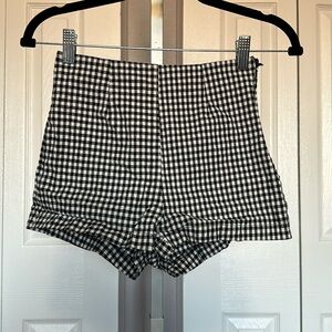 Kendall & Kylie b&w checkered shorts